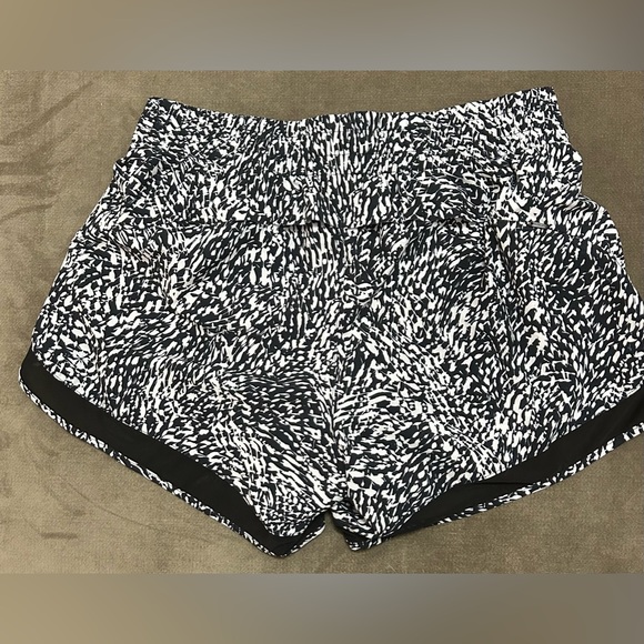 Athleta Printed Mesh Racer Run Short 4” - Picture 3 of 9